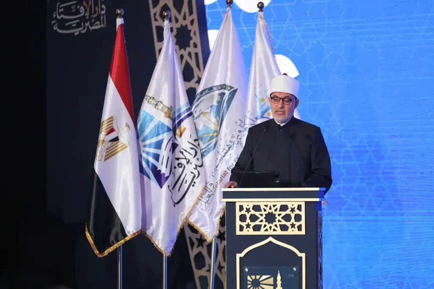 مفتي الجمهوريةِ: الدولة المصريةِ أدركتْ مبكرًا خطورةَ التحدياتِ التي تواجهُ الأسرةَ فبادرتْ بتوجيهاتٍ حاسمةٍ لصياغةِ قوانينِ الأحوالِ الشخصيةِ