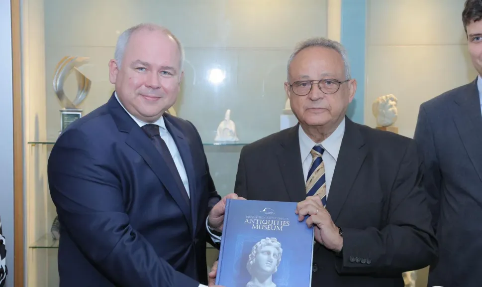 150 كتاب إهداء من المركز الثقافي الروسي إلى مكتبة الإسكندرية