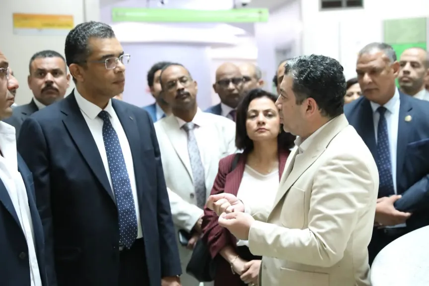 محافظ البحر الأحمر يزور مستشفى 57357 ويعلن حشد جهود المحافظة لدعم مبادرة «من قلب الغردقة.. أمل لأبطالنا»