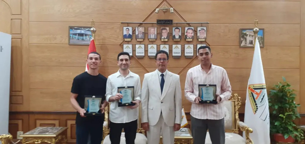جامعة بنها يحتفل بأصحاب المركز الأول.. 3 طلاب من «طب بيطري» يتفوقون في برنامج «ميفاك»