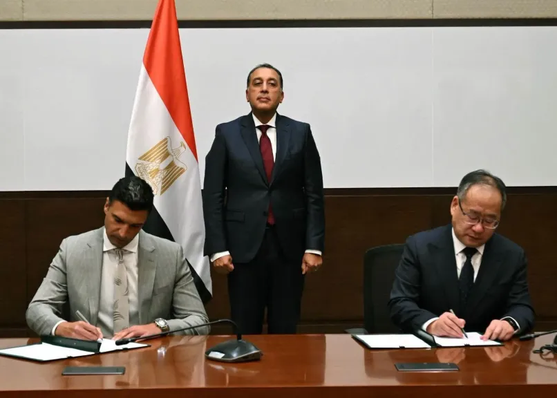 مدبولي يشهد توقيع مذكرة تفاهم بين وزارة الصناعة ومجموعة «لينج لونج» الصينية لإنشاء مجمع صناعي متكامل لإطارات السيارات الملاكي والأتوبيسات والمعدات