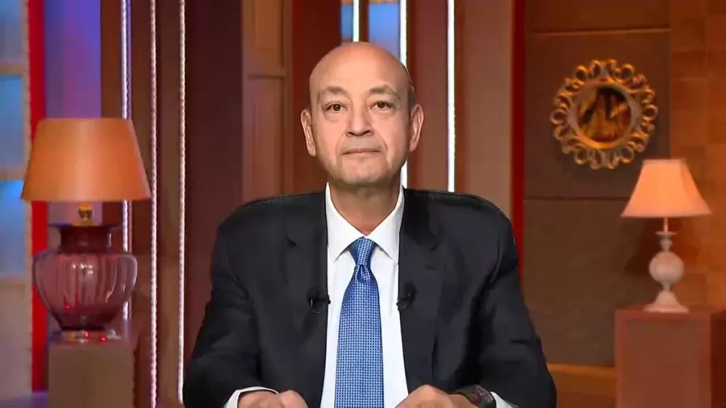 عمرو أديب يثير الجدل بمنشور ساخر عن «شفافية المخابرات»: كل حاجة تبقى في النور!