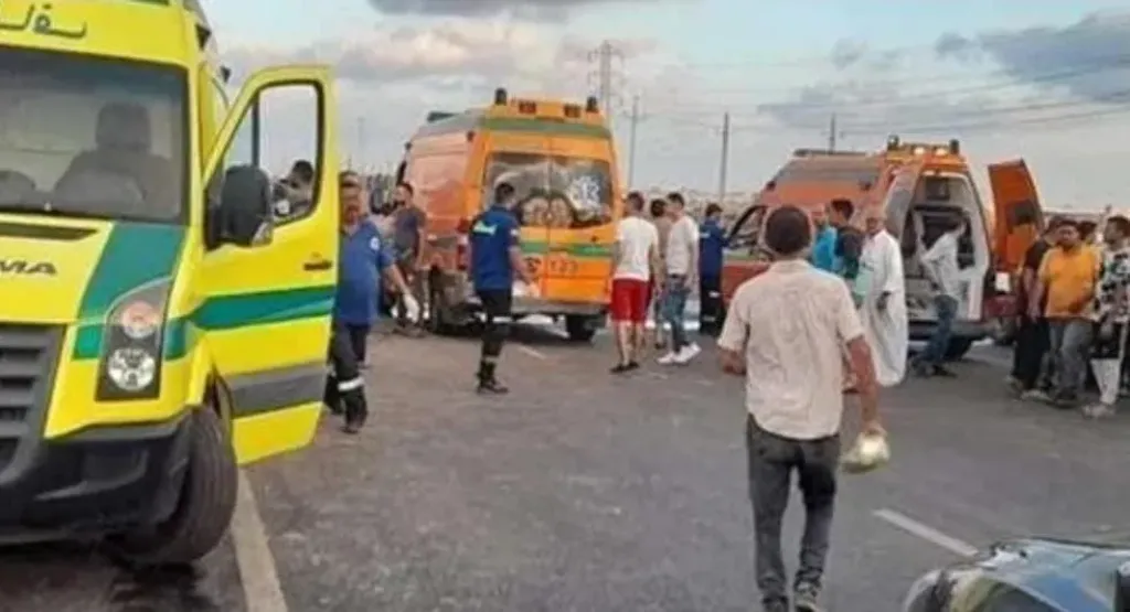 مصرع شخص وإصابة آخر إثر حادث انقلاب توك توك في قنا