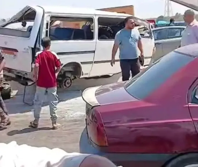 إنقلاب مفاجئ لميكروباص على طريق شبرا - بنها الحر.. 10 أشخاص بين مصاب