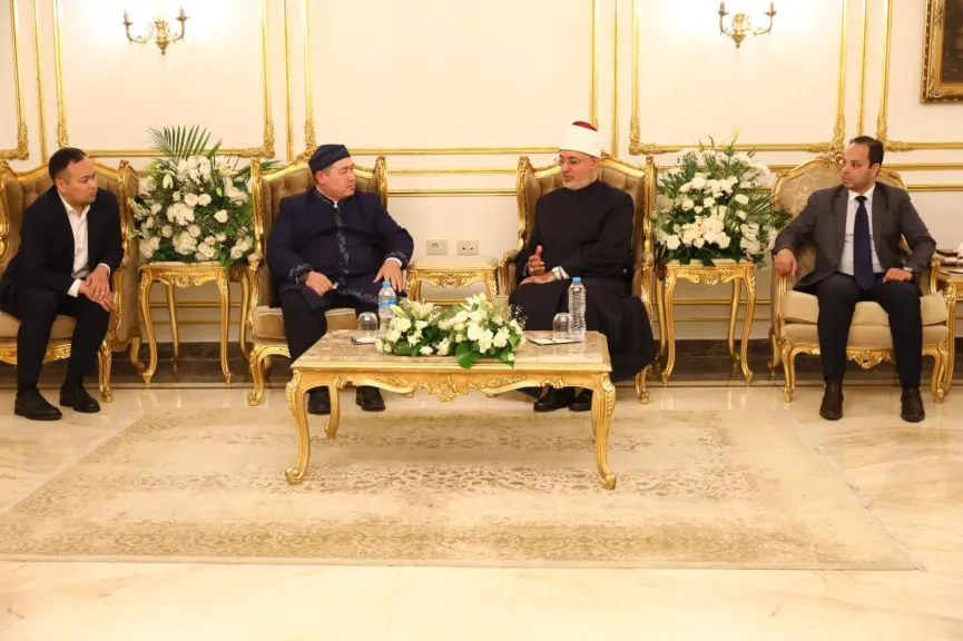 مفتي الجمهورية يلتقي نائب المفتي العام لجمهورية كازاخستان ويؤكد: توحيد الجهود بين المؤسسات الإفتائية يعزز قدرتها على مواجهة المستجدات والنوازل الفقهية المعاصرة