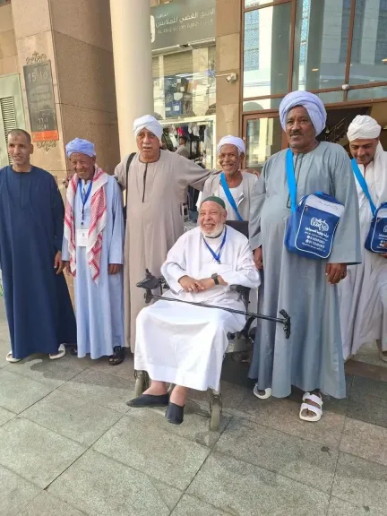 أكملا مناسك العمرة بعد تعافيهم.. خروج زوجين من مصابي قنا إثر حادث أتوبيس المعتمرين في السعودية من المستشفى