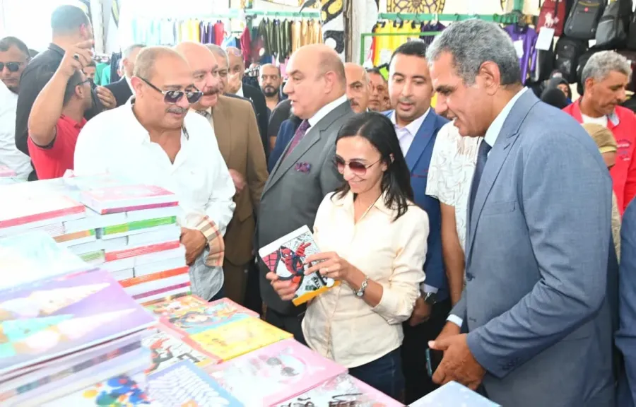 محافظ البحيرة تفتتح معرض ”أهلاً مدارس” بإيتاي البارود بتخفيضات 25%