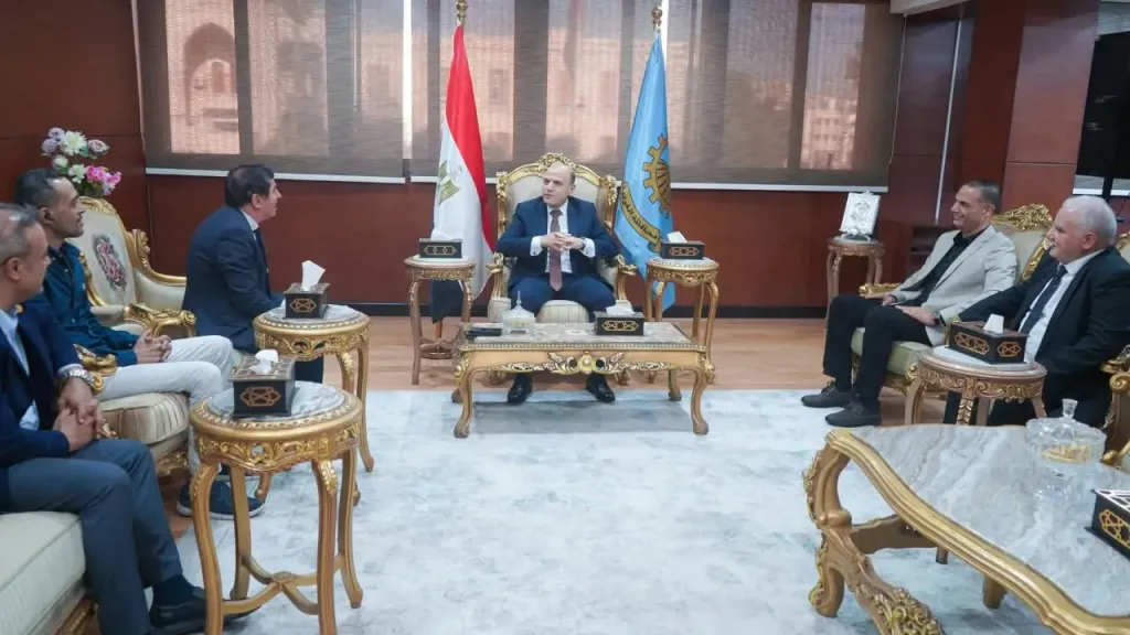 محافظ الغربية يناقش تطوير المنظومة الصحية ودعم الأطباء مع وفد النقابة