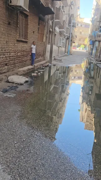 مش عارفين نتحرك من بيوتنا.. استغاثة أهالي شارع في بندر قنا بسبب طفح مياه الصرف الصحي: شهر بنستغيث محدش سائل فينا