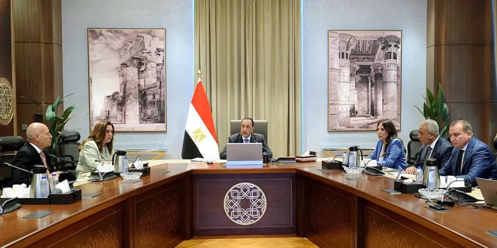 مدبولي يطلق «تخضير القاهرة».. تشجير الطريق الدائري وتحويل الأراضي الحكومية الفضاء إلى متنزهات