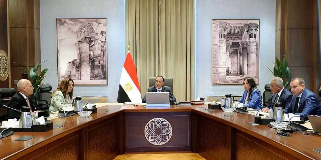 مدبولي يطلق «تخضير القاهرة».. تشجير الطريق الدائري وتحويل الأراضي الحكومية الفضاء إلى متنزهات