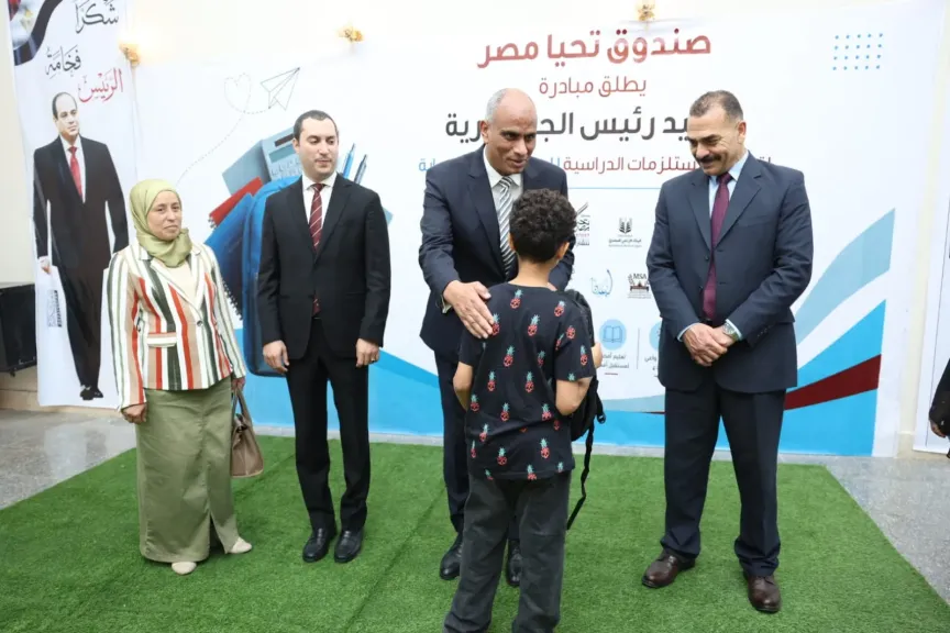 محافظ كفر الشيخ يشهد فعاليات توزيع المستلزمات الدراسية والسلع الغذائية على الأسر الأولى بالرعاية بالخالدين