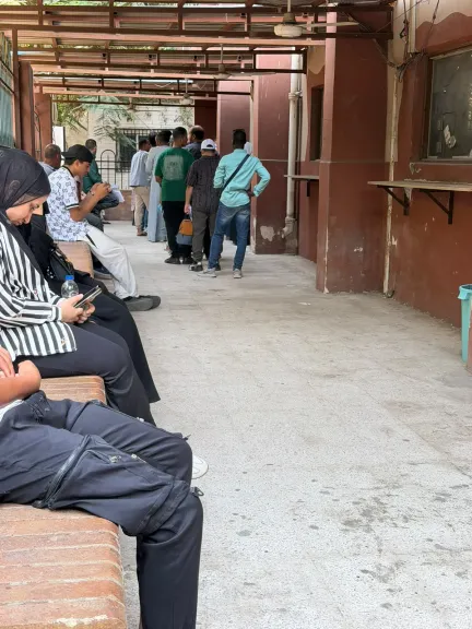 «كعب داير» وأختام وتأشيرات.. تحويلات المدارس بالجيزة رحلة معاناة لأولياء الأمور والطلاب
