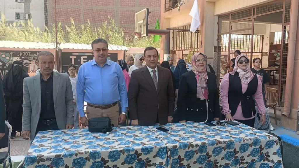 «عمارة» يشهد احتفالية تكريم المعلمين والطلاب المتميزين في الأنشطة بمدرسة الشهيد أحمد محمد عبده الرسمية لغات ببني سويف