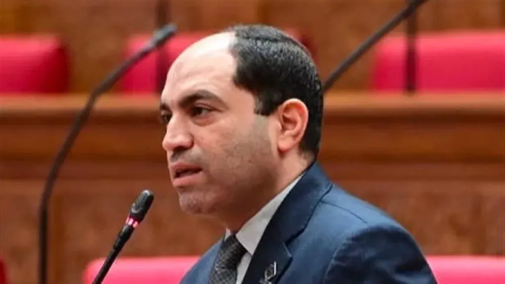 برلماني عن واقعة «الجلابية»: مدير مدرسة برقطا مشهود له بالكفاءة والنزاهة