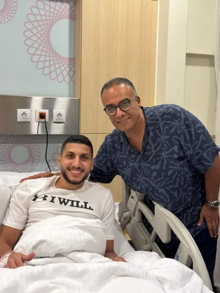 عمرو مصيلحي يطمئن على أحمد عادل دولا بعد جراحة الرباط الصليبي