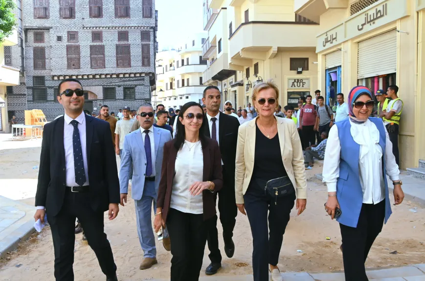 محافظ البحيرة وسفيرة الاتحاد الأوروبي تتفقدان عددًا من المواقع الأثرية برشيد