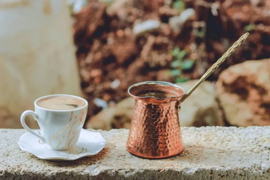 فنجان قهوتك اليومي قد يساعدك على إطالة العمر.. كيف؟