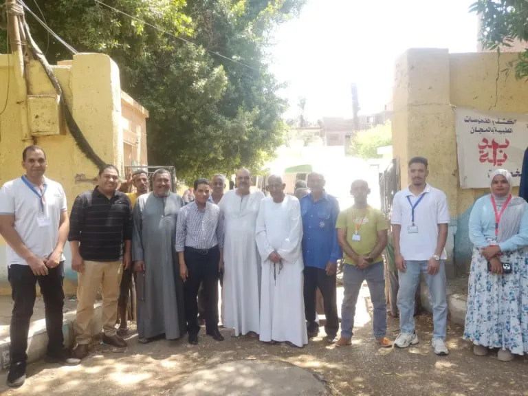 وكيل صحة الأقصر يتابع انتظام القافلة الطبية العلاجية بوحدة الكرنك القديم