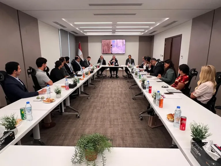 وزير التخطيط  يلتقي عددًا من رواد الأعمال والشركات الناشئة للمصريين بالإمارات لبحث سبل دعمهم بالخارج