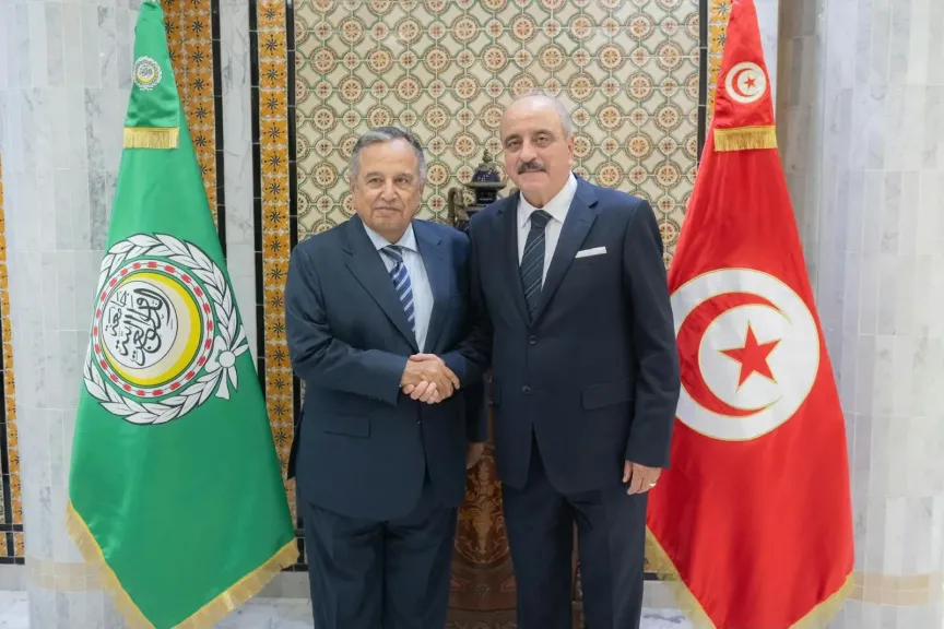 الأمين العام للجامعة العربية يزور مقر وزارة الخارجية التونسية ويبحث مع وزير الشؤون الخارجية والهجرة والتونسيين بالخارج تعزيز العمل المشترك