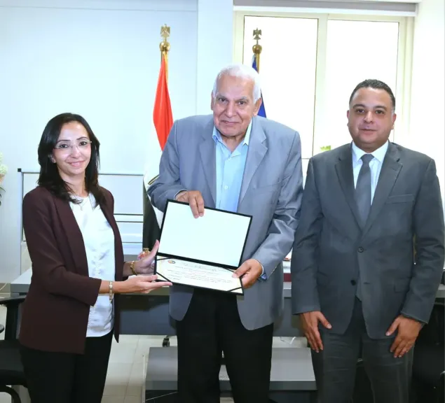 محافظ البحيرة تكرّم أعضاء لجنة تقييم المشروعات الخضراء.. وتصعيد 18 مشروعًا للمرحلة التالية