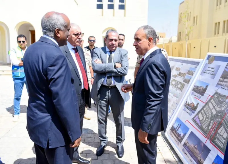 وزير الخارجية ورئيس شركة العاصمة الإدارية للتنمية العمرانية يصطحبان السفراء الأفارقة في جولة تفقدية بالعاصمة الجديدة