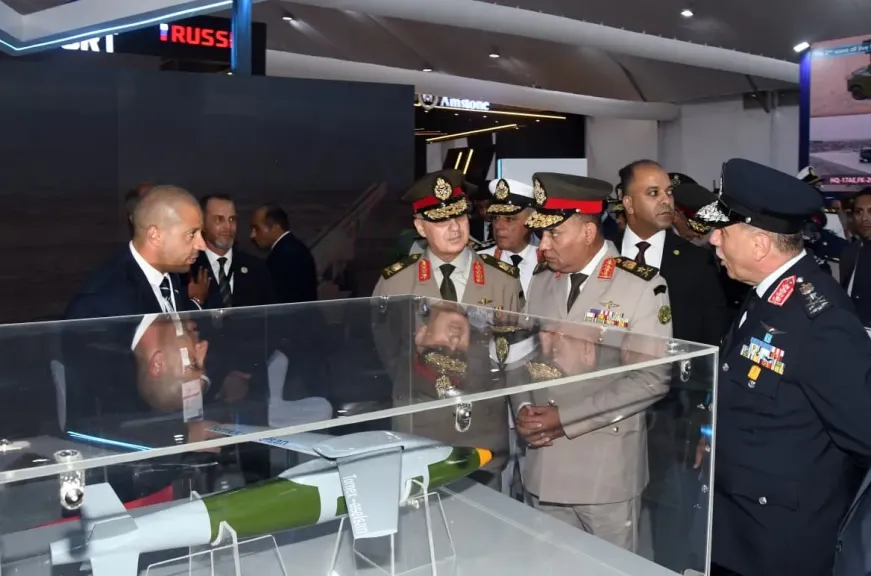 وزير الدفاع ورئيس الأركان يلتقيان عددا من قادة الوفود العسكرية على هامش فعاليات معرض العلمين الدولي للطيران والفضاء.