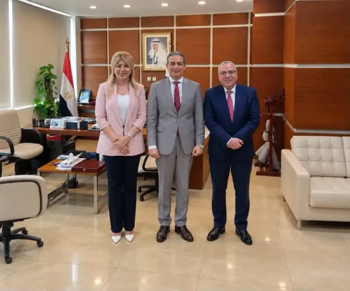 بهدف رفع الكفاءة المهنية ..نقيب الإعلاميين يبحث مع الجامعة العربية المفتوحة إطلاق برامج أكاديمية لتأهيل أعضائها