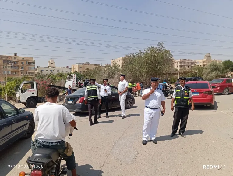 اللواء عمر عبد النعيم في قلب الشارع.. حملات مرورية حاسمة لإعادة الانضباط بحدائق الأهرام