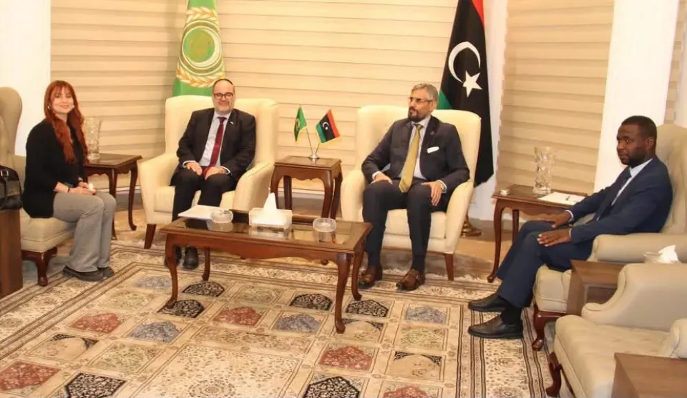 السفير عبدالمطلب ثابت يبحث مع الأونروا تطورات الأوضاع الإنسانية في غزة وتعزيز التنسيق الإنساني مع ليبيا