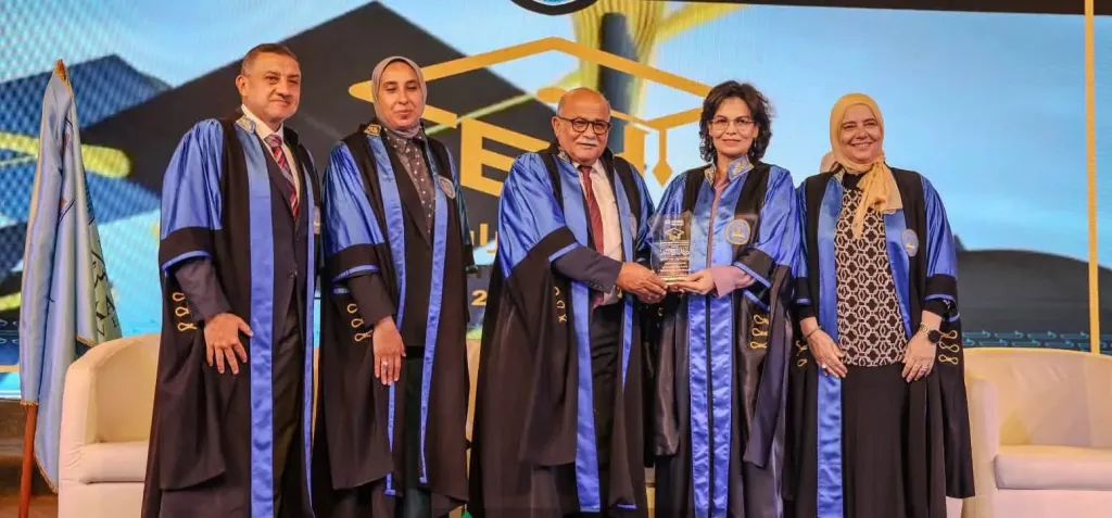 لحظة فخر في الفنون الجميلة.. رئيس مهندسي الإسكندرية يحتفي بخريجي العمارة