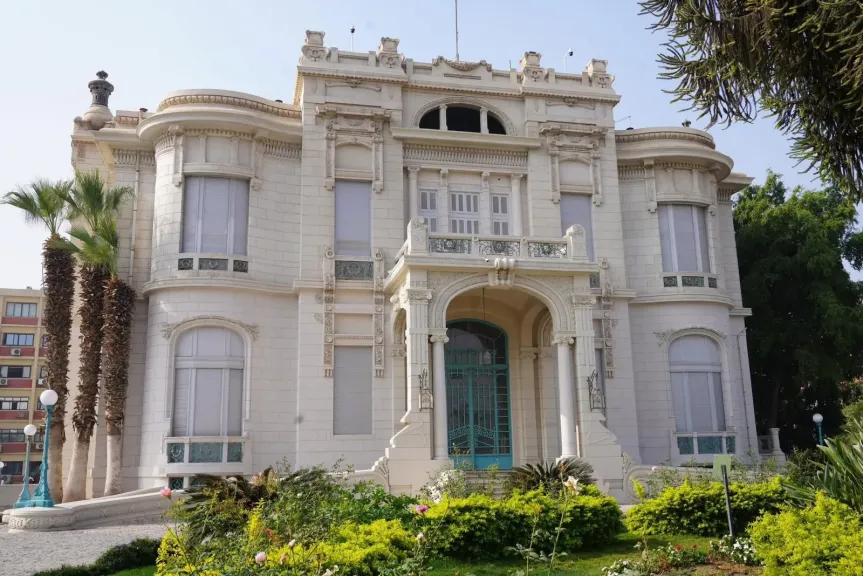 جامعة عين شمس تحسم الجدل حول مصروفات كلية البنات: الـ20 ألف جنيه للمؤهلات العليا