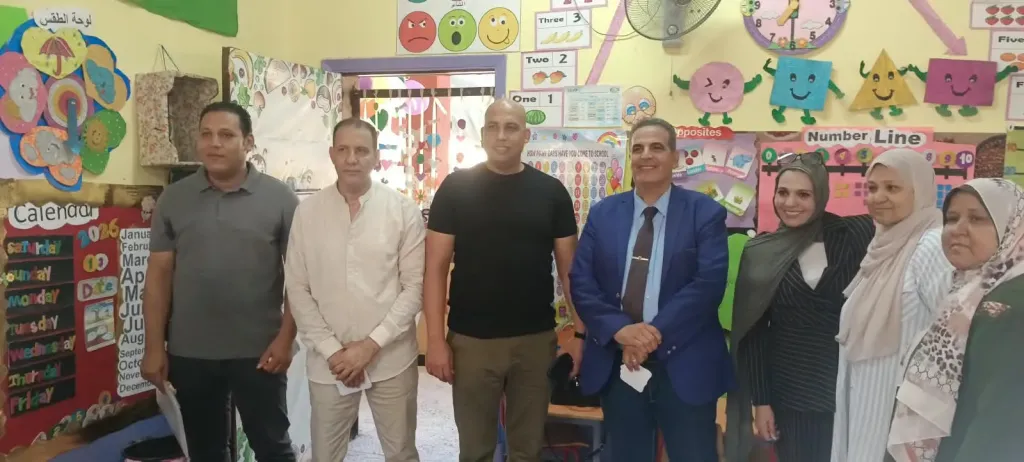 بالعرائس والأغاني الوطنية.. طابور أول يوم دراسة يشعل البهجة بين الطلاب بالإسماعيلية
