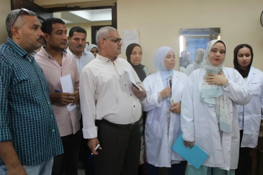 المدير التنفيذي لمستشفيات جامعة بنى سويف يتفقد العيادات الخارجية