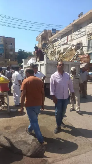 رئيس مباحث المرافق ببني سويف ينفذ عددًا من قرارات إزالة الإشغالات بميدان حارث