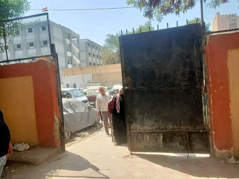 «التعليم» تكشف حقيقة سقوط بوابة مدرسة دار السلام وتكشف الحالة الصحية للطلاب