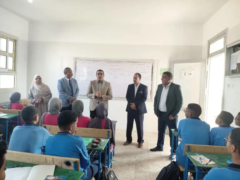 وكيل ”تعليم البحر الأحمر” يتفقد مدارس إدارة غارب التعليمية ويثني على انضباط وسير العمل