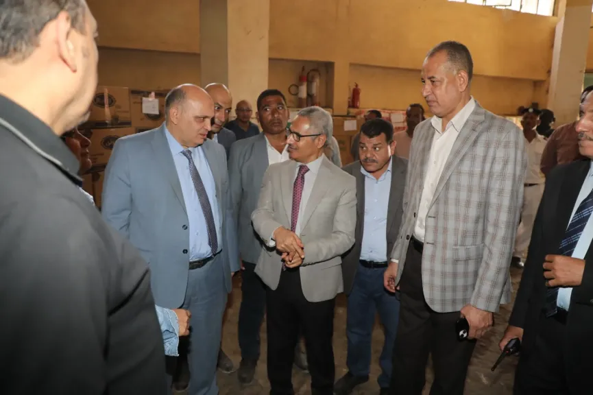 «هنفضل نتابع ده على الطبيعة بشكل مستمر».. محافظ بني سويف يتفقد المجمعات الاستهلاكية ويتابع انخفاض أسعار عدد من السلع