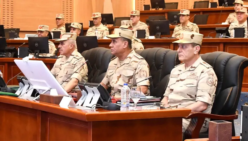 وزير الدفاع يشهد تنفيذ المرحلة الرئيسية لمشروع مراكز القيادة الاستراتيجي التعبوي بنطاق الجيش الثالث الميداني
