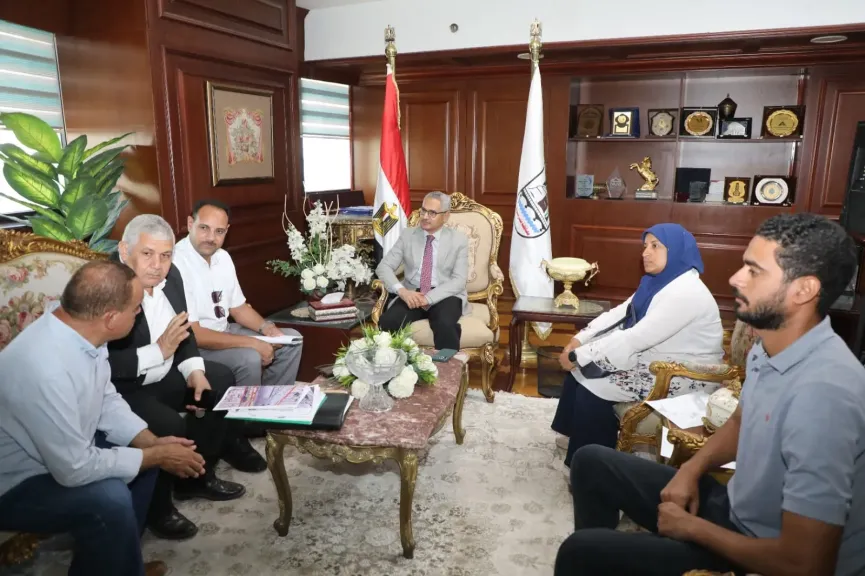 خلال لقائه بمسؤولى السكة الحديد: محافظ بني سويف يناقش مستجدات مشروع تطوير وتحديث أنظمة الإشارات