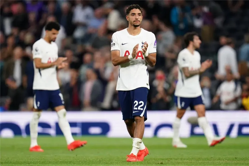 مرموش يقود هجوم توتنهام أمام ليفربول في كأس الرابطة