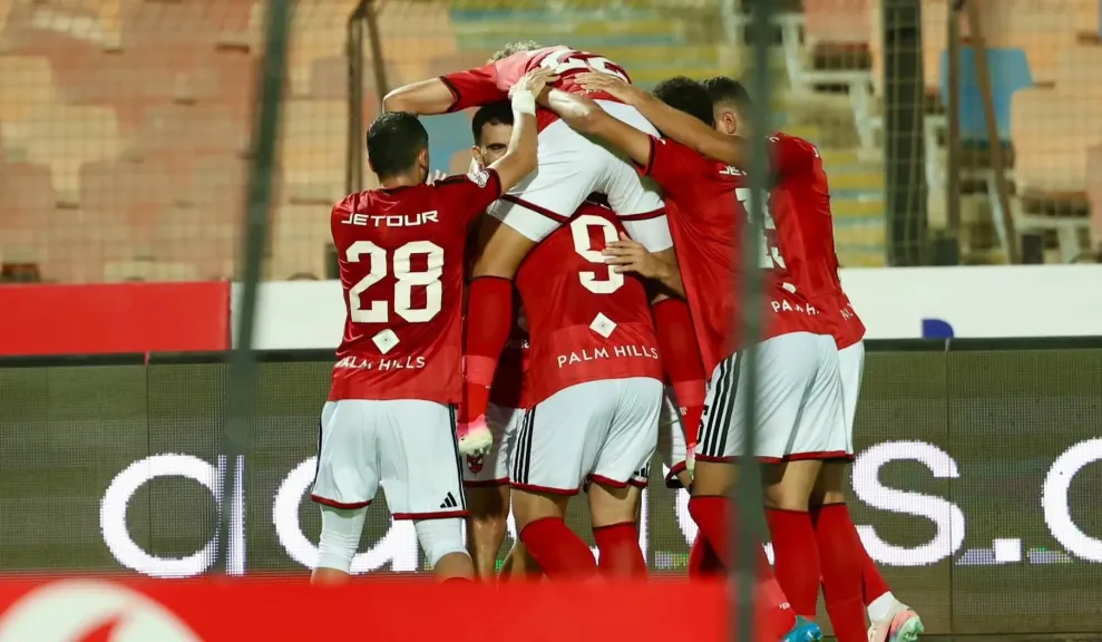 الأهلي يهزم أبو قير بثنائية ويعتلي صدارة الدوري مؤقتًا