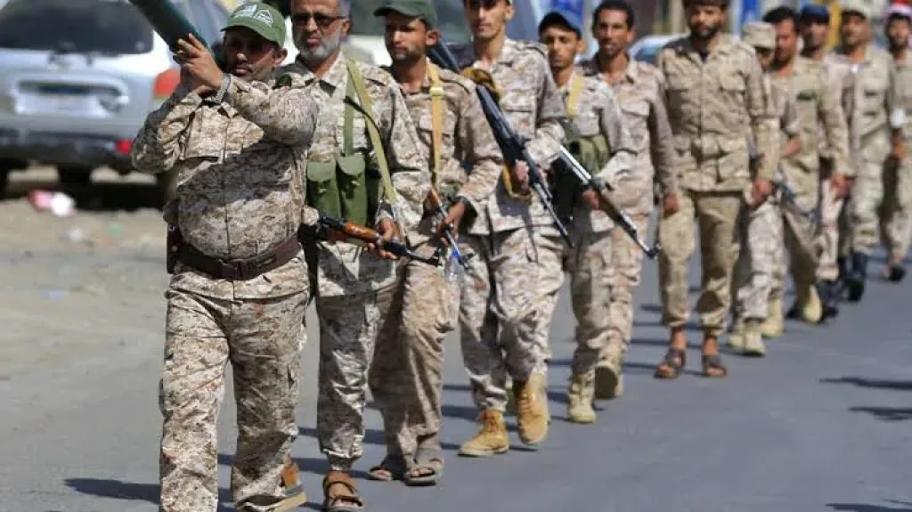 رويترز: مسؤولون أمريكيون عقدوا لقاءً سريًا مع الحوثيين في مسقط
