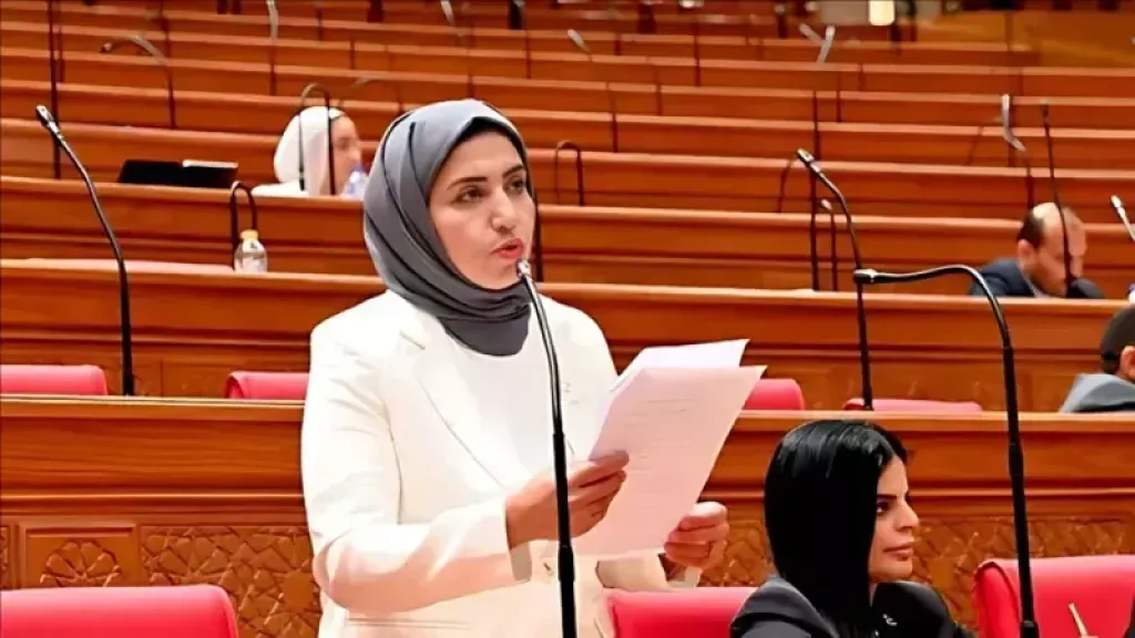 بثينة أبوزيد عن «فتاة الكرسي»: العامل إنسان.. والراحة لا تعني التقصير