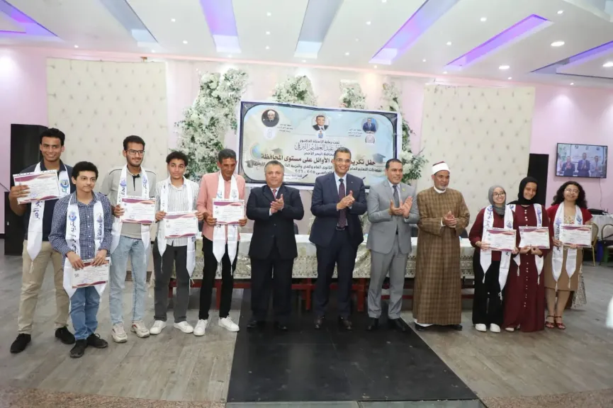 محافظ البحر الأحمر يكرّم ١٠١ من أوائل الثانوية العامة والأزهرية والتعليم الفني والتربية الخاصة والدمج