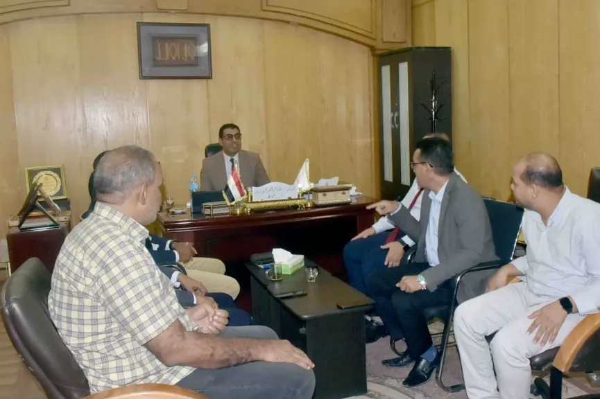 نائب محافظ الأقصر يترأس اجتماعاً موسعاً لبحث آليات التفتيش على المصانع والمنشآت الغذائية