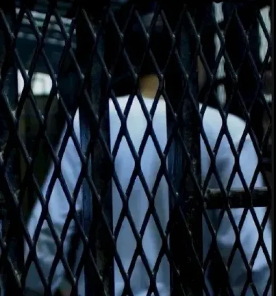 رشوة صوت وصورة .. ”فودافون كاش” يورط موظف حي العمرانية والجنايات: حكم رادع