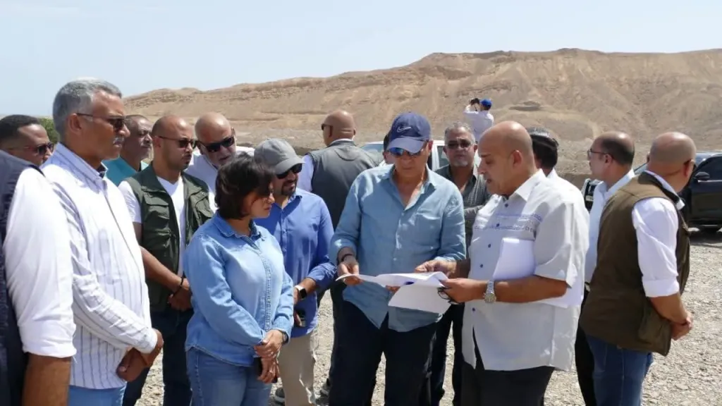 وزير الري يتابع ميدانياً منظومة الحماية من السيول بالقصير لحماية الاستثمارات ودعم التوسع العمراني