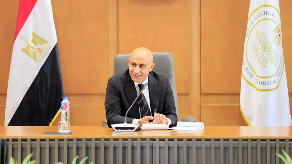 من المتابعة الميدانية إلى حظر «الهوم سكولينج».. تفاصيل اجتماع وزير التعليم مع قيادات تعليم القاهرة